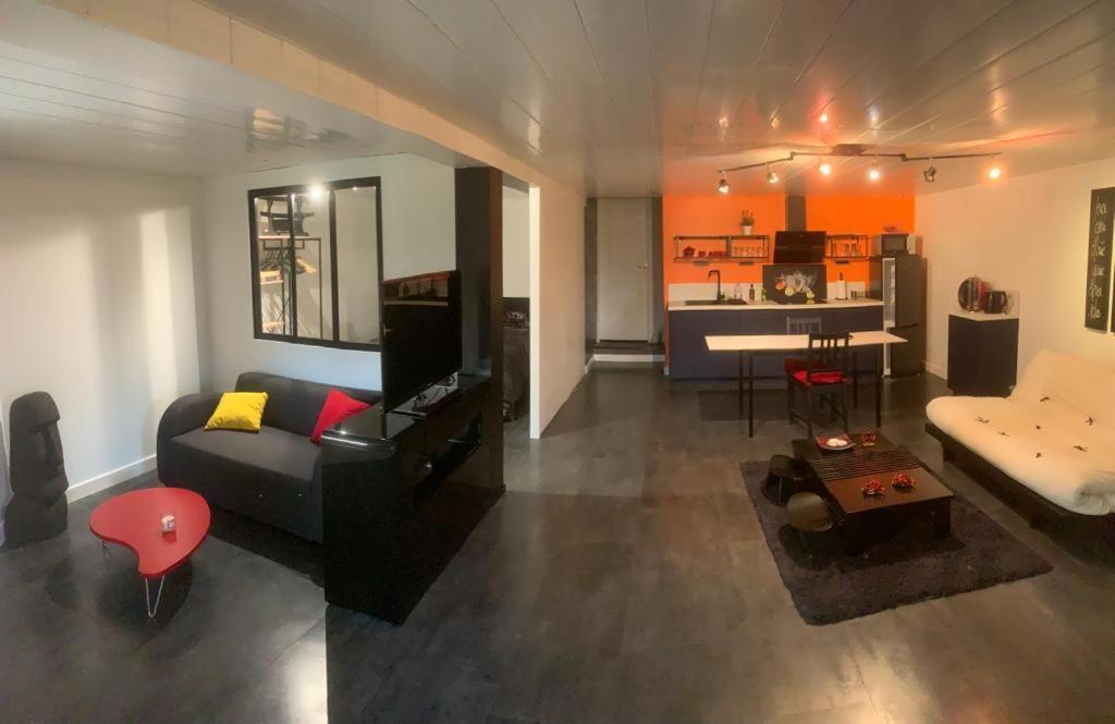 Appartamento Comme Dans Un Ecrin - T2 De 50 M² Avec Jardin, Terrasse Et Piscine Vernaison Esterno foto