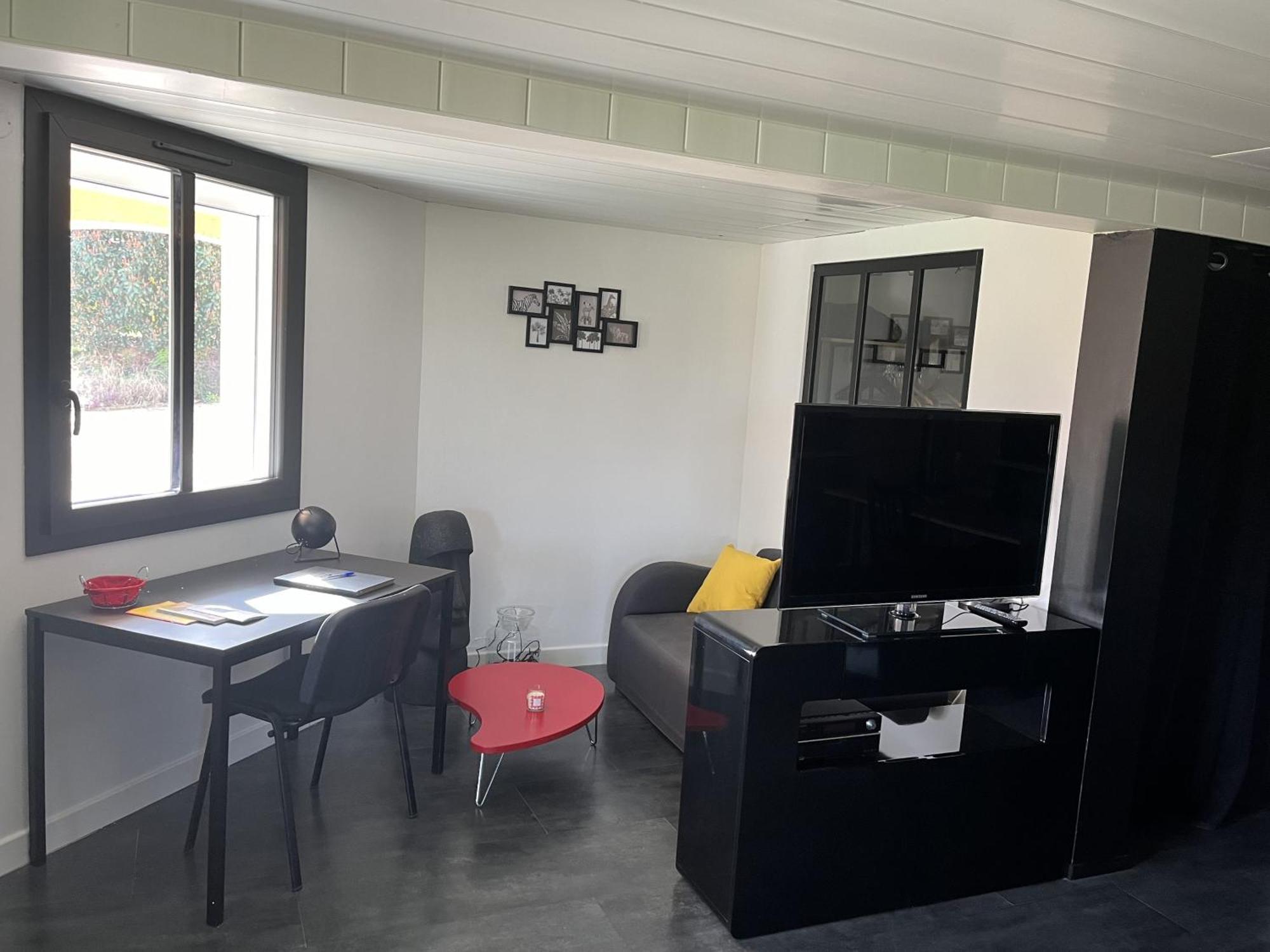 Appartamento Comme Dans Un Ecrin - T2 De 50 M² Avec Jardin, Terrasse Et Piscine Vernaison Esterno foto