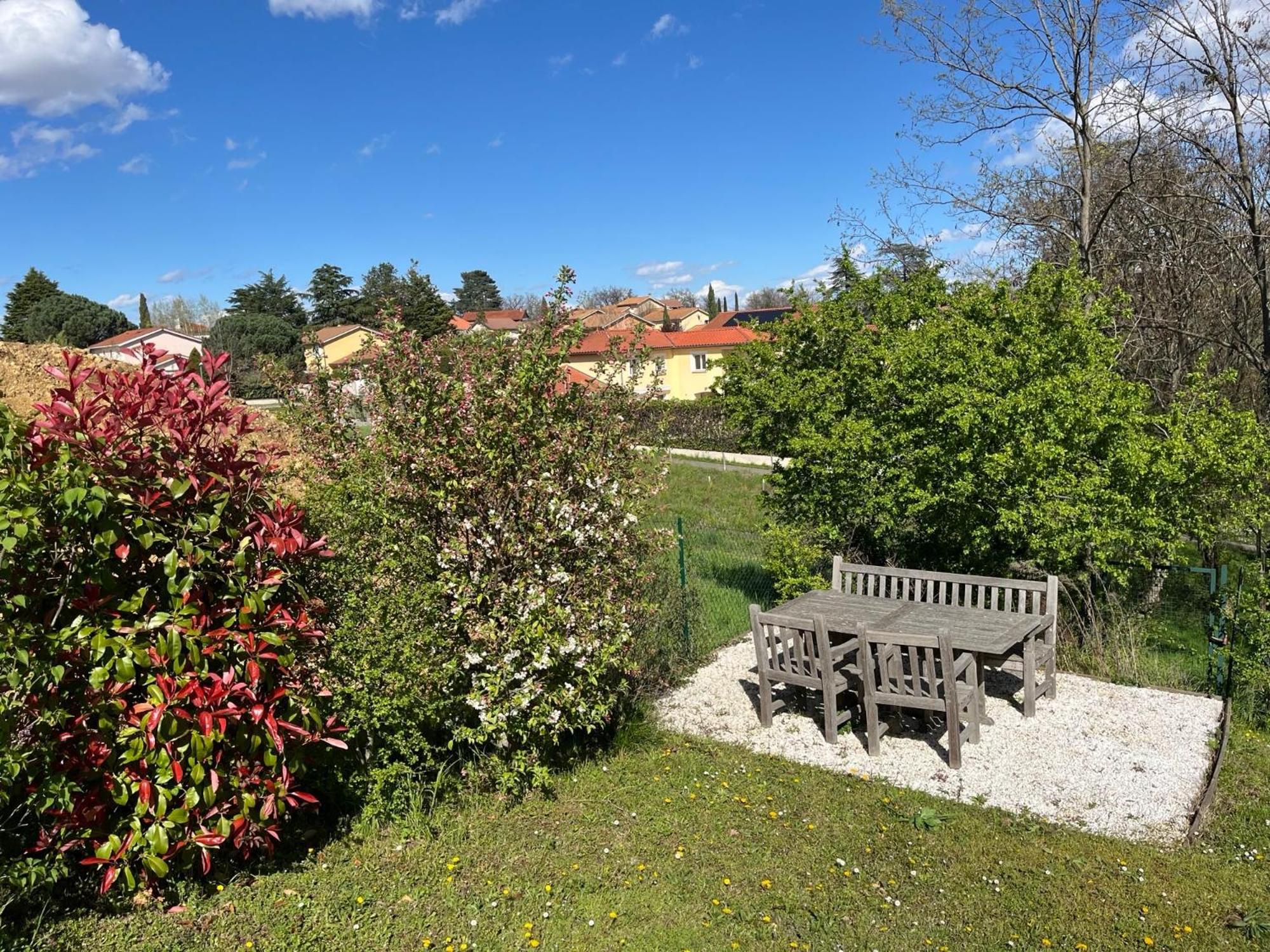 Appartamento Comme Dans Un Ecrin - T2 De 50 M² Avec Jardin, Terrasse Et Piscine Vernaison Esterno foto