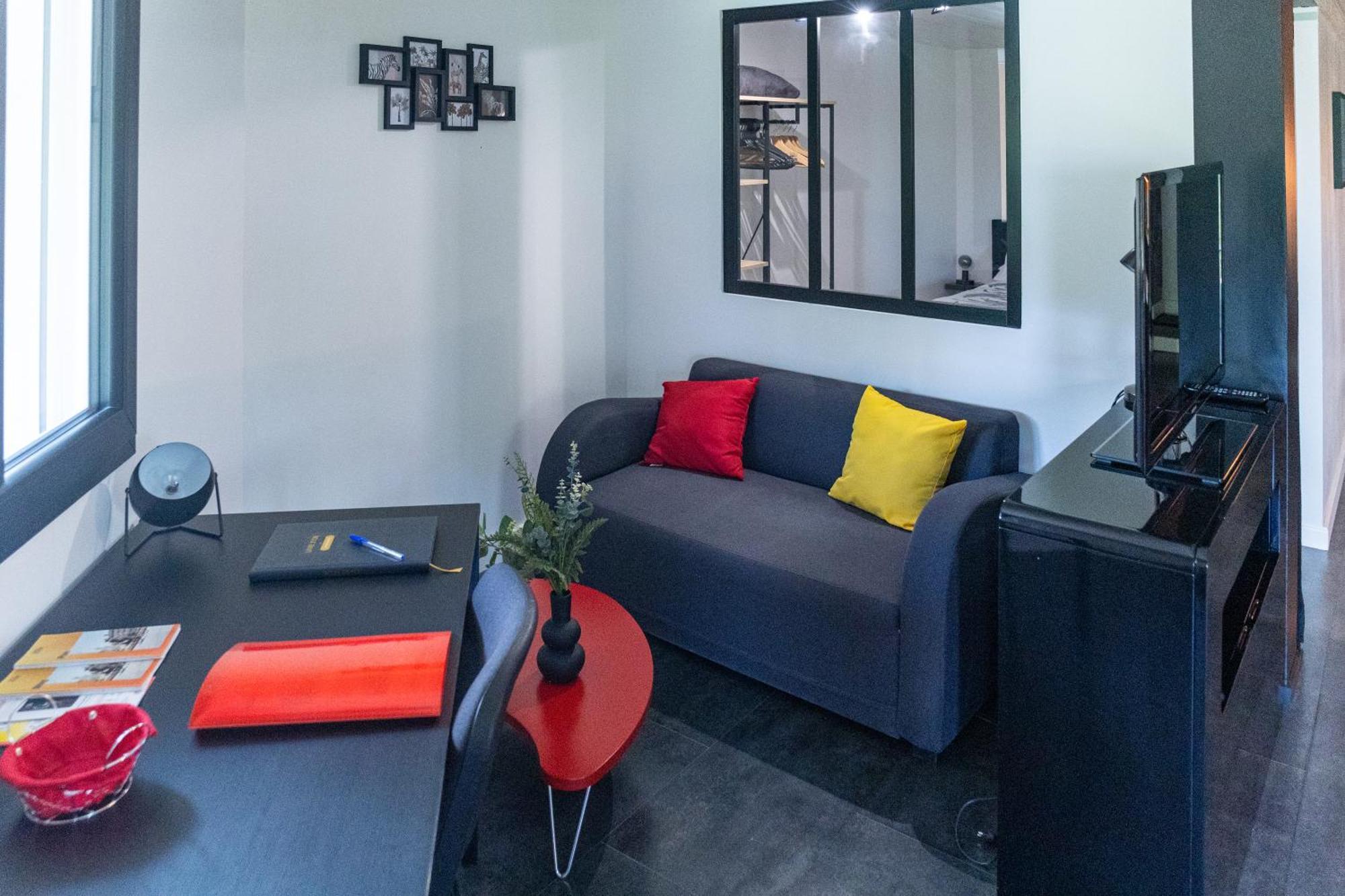 Appartamento Comme Dans Un Ecrin - T2 De 50 M² Avec Jardin, Terrasse Et Piscine Vernaison Esterno foto